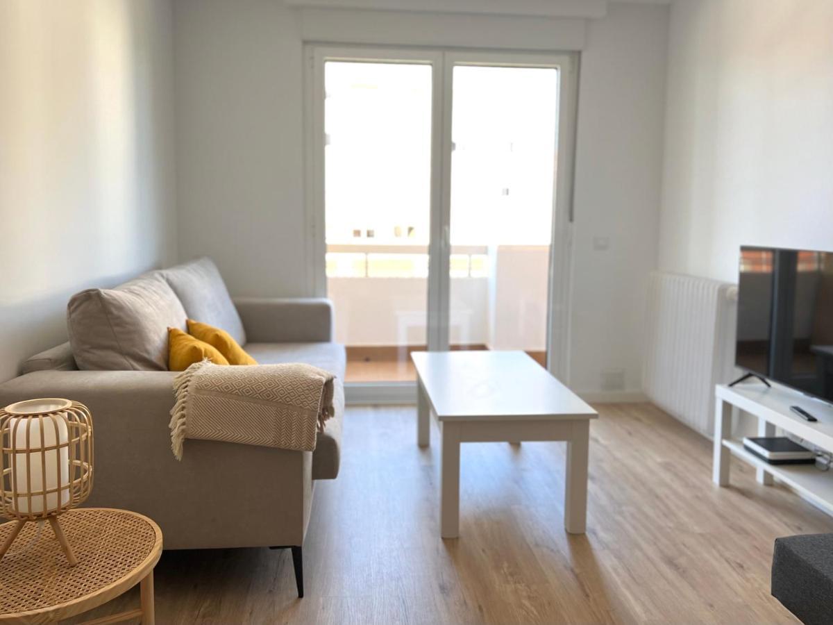 Housing Leon Ana Mogas Con Garaje Apartment Exterior photo